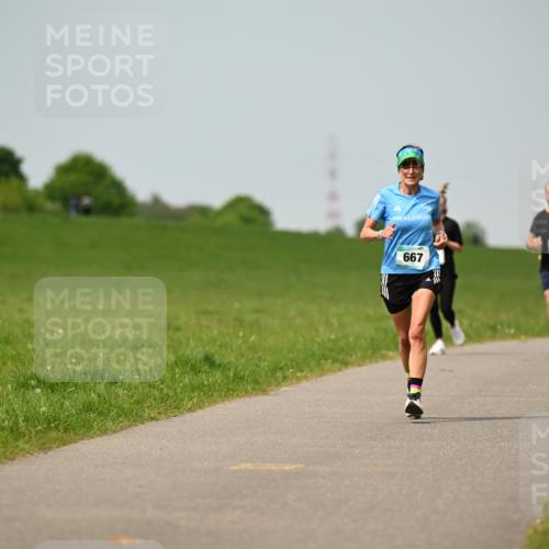 10.05.2026 - 8. Wedeler Halbmarathon Dr. Thomas Lammeyer http://msf.ph/oto/9708544 10.05.2026 12:01:31 Laufen 667 meine-sportfotos.de