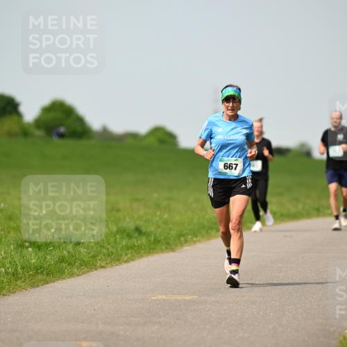 10.05.2026 - 8. Wedeler Halbmarathon Dr. Thomas Lammeyer http://msf.ph/oto/9708583 10.05.2026 12:01:33 Laufen 667 meine-sportfotos.de