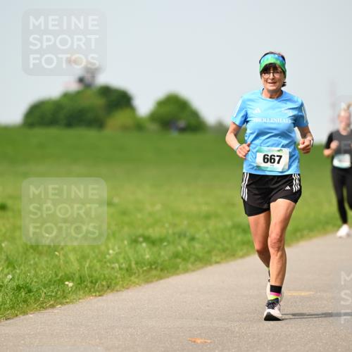 10.05.2026 - 8. Wedeler Halbmarathon Dr. Thomas Lammeyer http://msf.ph/oto/9708621 10.05.2026 12:01:35 Laufen 667 meine-sportfotos.de