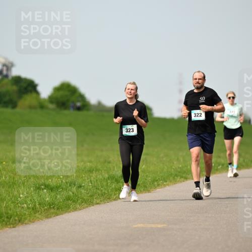 10.05.2026 - 8. Wedeler Halbmarathon Dr. Thomas Lammeyer http://msf.ph/oto/9708628 10.05.2026 12:01:38 Laufen 323, 322 meine-sportfotos.de