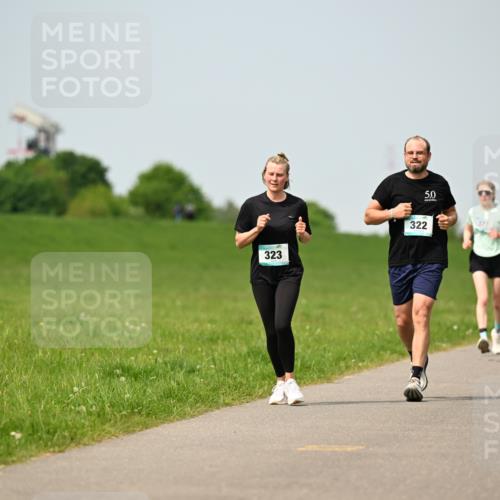 10.05.2026 - 8. Wedeler Halbmarathon Dr. Thomas Lammeyer http://msf.ph/oto/9708635 10.05.2026 12:01:39 Laufen 323, 322 meine-sportfotos.de