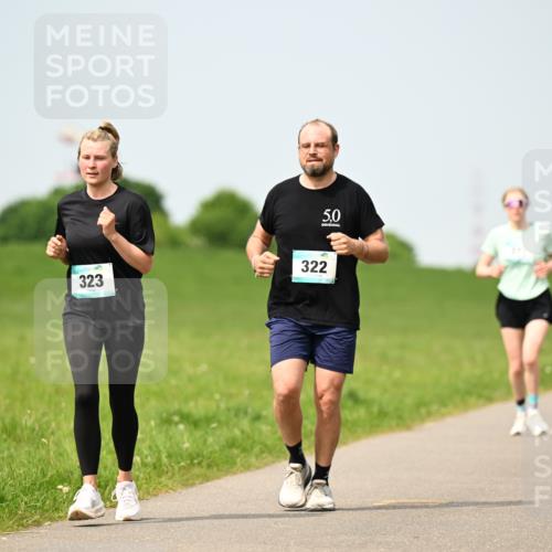 10.05.2026 - 8. Wedeler Halbmarathon Dr. Thomas Lammeyer http://msf.ph/oto/9708679 10.05.2026 12:01:42 Laufen 323, 322 meine-sportfotos.de