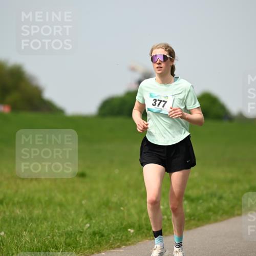 10.05.2026 - 8. Wedeler Halbmarathon Dr. Thomas Lammeyer http://msf.ph/oto/9708705 10.05.2026 12:01:47 Laufen 377 meine-sportfotos.de