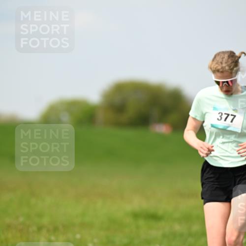 10.05.2026 - 8. Wedeler Halbmarathon Dr. Thomas Lammeyer http://msf.ph/oto/9708730 10.05.2026 12:01:49 Laufen 377 meine-sportfotos.de