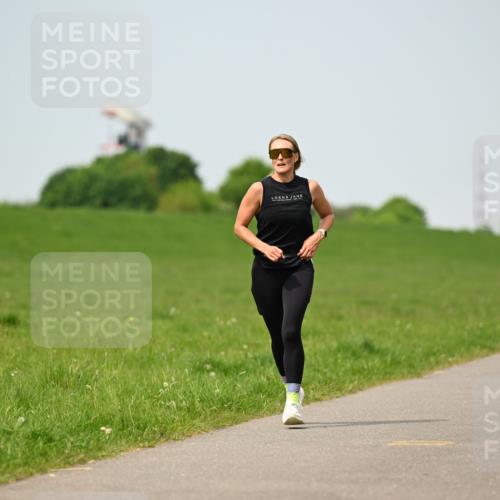 10.05.2026 - 8. Wedeler Halbmarathon Dr. Thomas Lammeyer http://msf.ph/oto/9708737 10.05.2026 12:01:50 Laufen  meine-sportfotos.de