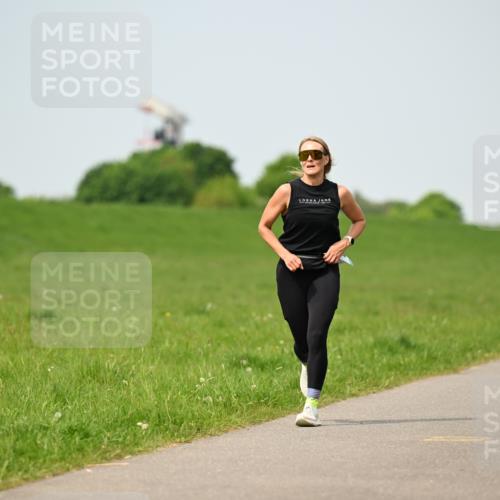 10.05.2026 - 8. Wedeler Halbmarathon Dr. Thomas Lammeyer http://msf.ph/oto/9708739 10.05.2026 12:01:50 Laufen  meine-sportfotos.de