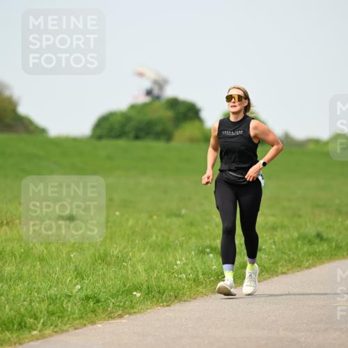 10.05.2026 - 8. Wedeler Halbmarathon Dr. Thomas Lammeyer http://msf.ph/oto/9708744 10.05.2026 12:01:50 Laufen  meine-sportfotos.de