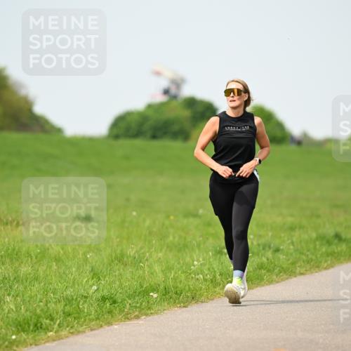10.05.2026 - 8. Wedeler Halbmarathon Dr. Thomas Lammeyer http://msf.ph/oto/9708747 10.05.2026 12:01:51 Laufen  meine-sportfotos.de