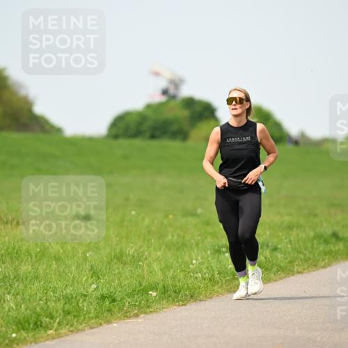 10.05.2026 - 8. Wedeler Halbmarathon Dr. Thomas Lammeyer http://msf.ph/oto/9708749 10.05.2026 12:01:51 Laufen  meine-sportfotos.de