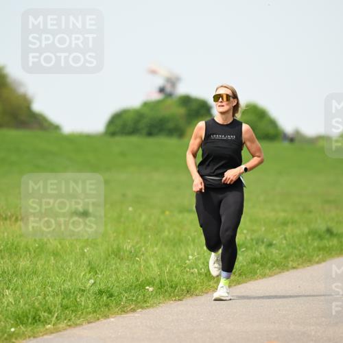 10.05.2026 - 8. Wedeler Halbmarathon Dr. Thomas Lammeyer http://msf.ph/oto/9708756 10.05.2026 12:01:51 Laufen  meine-sportfotos.de