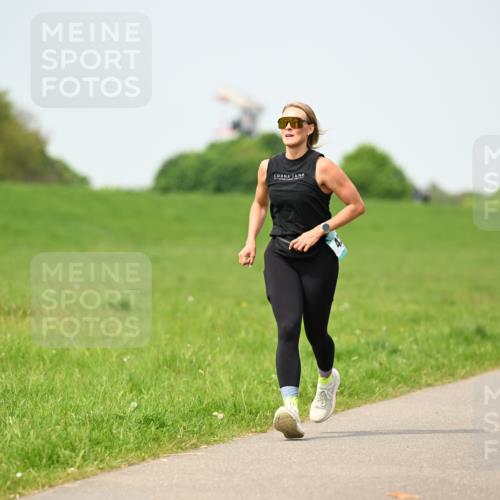 10.05.2026 - 8. Wedeler Halbmarathon Dr. Thomas Lammeyer http://msf.ph/oto/9708758 10.05.2026 12:01:51 Laufen  meine-sportfotos.de