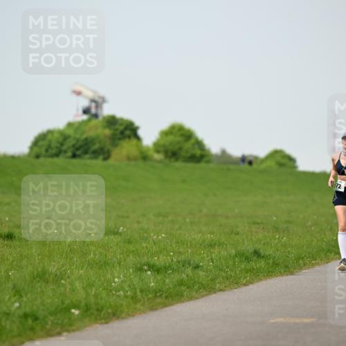 10.05.2026 - 8. Wedeler Halbmarathon Dr. Thomas Lammeyer http://msf.ph/oto/9708802 10.05.2026 12:02:08 Laufen  meine-sportfotos.de
