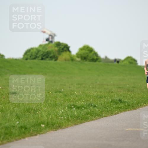 10.05.2026 - 8. Wedeler Halbmarathon Dr. Thomas Lammeyer http://msf.ph/oto/9708815 10.05.2026 12:02:09 Laufen  meine-sportfotos.de