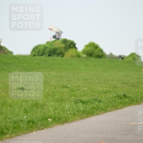 10.05.2026 - 8. Wedeler Halbmarathon Dr. Thomas Lammeyer http://msf.ph/oto/9708817 10.05.2026 12:02:09 Laufen  meine-sportfotos.de