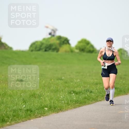 10.05.2026 - 8. Wedeler Halbmarathon Dr. Thomas Lammeyer http://msf.ph/oto/9708867 10.05.2026 12:02:12 Laufen  meine-sportfotos.de