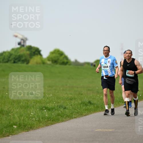 10.05.2026 - 8. Wedeler Halbmarathon Dr. Thomas Lammeyer http://msf.ph/oto/9708925 10.05.2026 12:02:21 Laufen 1044 meine-sportfotos.de
