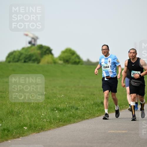 10.05.2026 - 8. Wedeler Halbmarathon Dr. Thomas Lammeyer http://msf.ph/oto/9708944 10.05.2026 12:02:22 Laufen 1044 meine-sportfotos.de