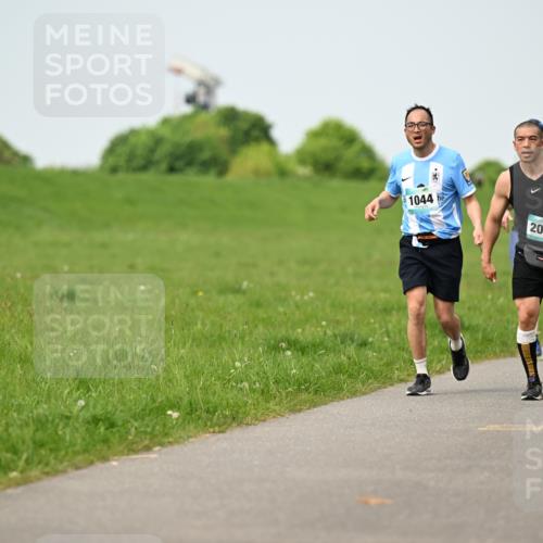10.05.2026 - 8. Wedeler Halbmarathon Dr. Thomas Lammeyer http://msf.ph/oto/9708956 10.05.2026 12:02:22 Laufen 1044, 2067 meine-sportfotos.de