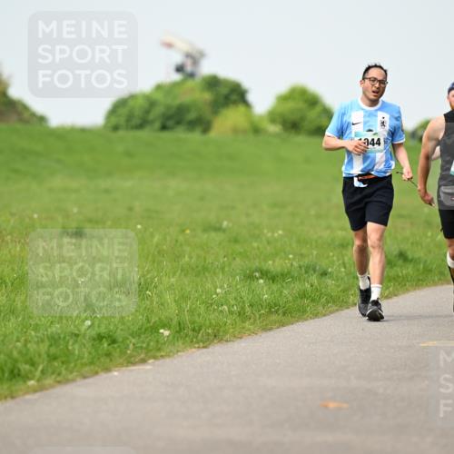 10.05.2026 - 8. Wedeler Halbmarathon Dr. Thomas Lammeyer http://msf.ph/oto/9708958 10.05.2026 12:02:23 Laufen 2067 meine-sportfotos.de