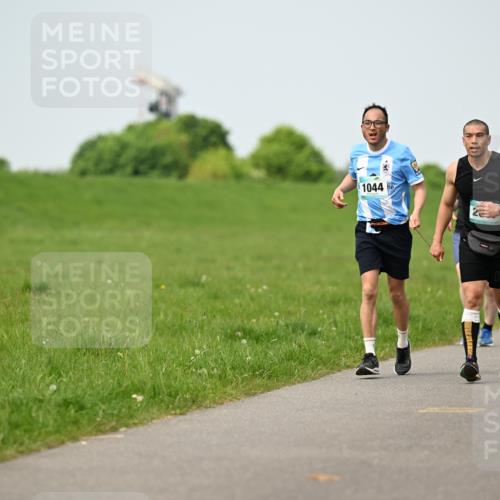 10.05.2026 - 8. Wedeler Halbmarathon Dr. Thomas Lammeyer http://msf.ph/oto/9708961 10.05.2026 12:02:22 Laufen 1044 meine-sportfotos.de