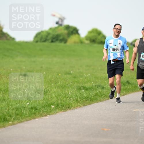 10.05.2026 - 8. Wedeler Halbmarathon Dr. Thomas Lammeyer http://msf.ph/oto/9708966 10.05.2026 12:02:23 Laufen 1044, 2067 meine-sportfotos.de