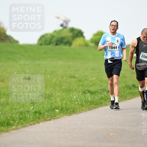 10.05.2026 - 8. Wedeler Halbmarathon Dr. Thomas Lammeyer http://msf.ph/oto/9708974 10.05.2026 12:02:23 Laufen 044, 2067 meine-sportfotos.de