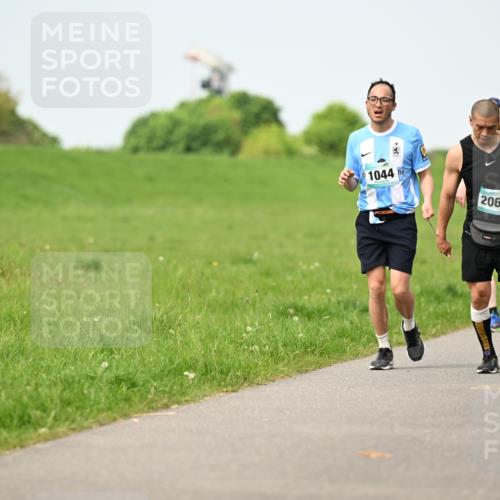 10.05.2026 - 8. Wedeler Halbmarathon Dr. Thomas Lammeyer http://msf.ph/oto/9708977 10.05.2026 12:02:23 Laufen 1044, 2067 meine-sportfotos.de