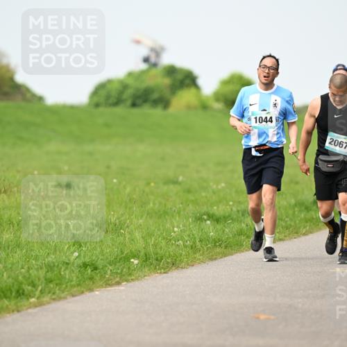 10.05.2026 - 8. Wedeler Halbmarathon Dr. Thomas Lammeyer http://msf.ph/oto/9708979 10.05.2026 12:02:23 Laufen 1044, 2067 meine-sportfotos.de