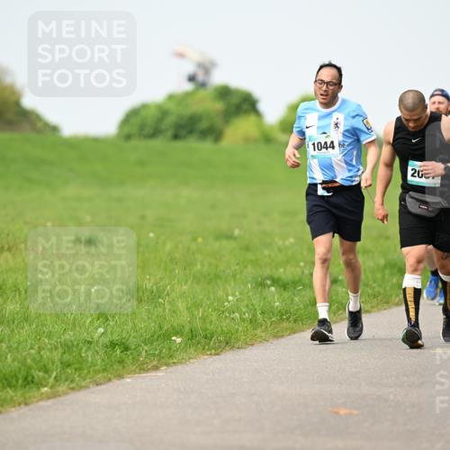 10.05.2026 - 8. Wedeler Halbmarathon Dr. Thomas Lammeyer http://msf.ph/oto/9708984 10.05.2026 12:02:24 Laufen 1044 meine-sportfotos.de
