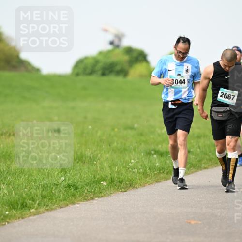 10.05.2026 - 8. Wedeler Halbmarathon Dr. Thomas Lammeyer http://msf.ph/oto/9708992 10.05.2026 12:02:24 Laufen 044, 2067 meine-sportfotos.de