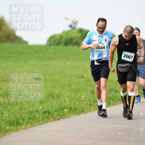 10.05.2026 - 8. Wedeler Halbmarathon Dr. Thomas Lammeyer http://msf.ph/oto/9709002 10.05.2026 12:02:25 Laufen 044, 2067 meine-sportfotos.de