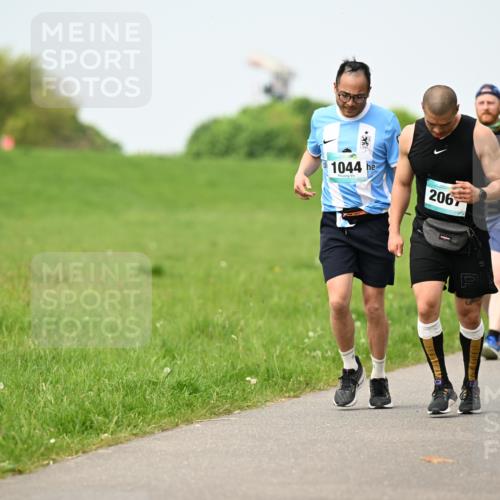 10.05.2026 - 8. Wedeler Halbmarathon Dr. Thomas Lammeyer http://msf.ph/oto/9709009 10.05.2026 12:02:25 Laufen 1044, 2067 meine-sportfotos.de
