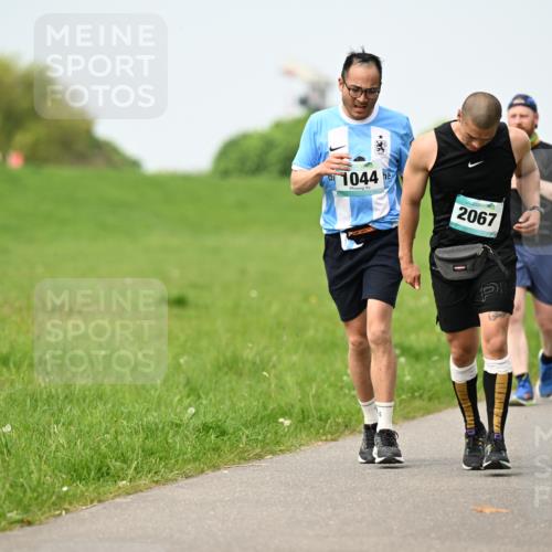 10.05.2026 - 8. Wedeler Halbmarathon Dr. Thomas Lammeyer http://msf.ph/oto/9709018 10.05.2026 12:02:25 Laufen 1044, 2067 meine-sportfotos.de