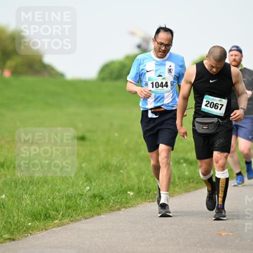 10.05.2026 - 8. Wedeler Halbmarathon Dr. Thomas Lammeyer http://msf.ph/oto/9709020 10.05.2026 12:02:26 Laufen 1044, 2067 meine-sportfotos.de