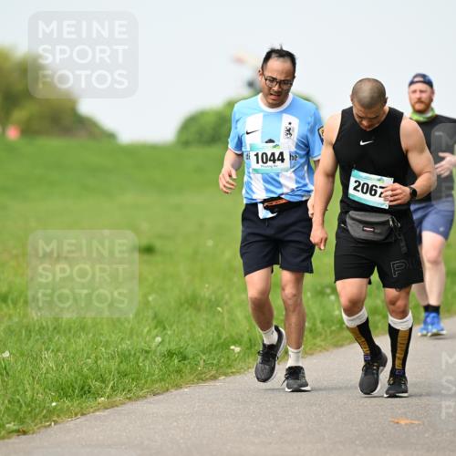 10.05.2026 - 8. Wedeler Halbmarathon Dr. Thomas Lammeyer http://msf.ph/oto/9709024 10.05.2026 12:02:26 Laufen 1044, 2067 meine-sportfotos.de