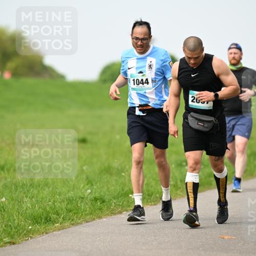 10.05.2026 - 8. Wedeler Halbmarathon Dr. Thomas Lammeyer http://msf.ph/oto/9709027 10.05.2026 12:02:26 Laufen 1044 meine-sportfotos.de