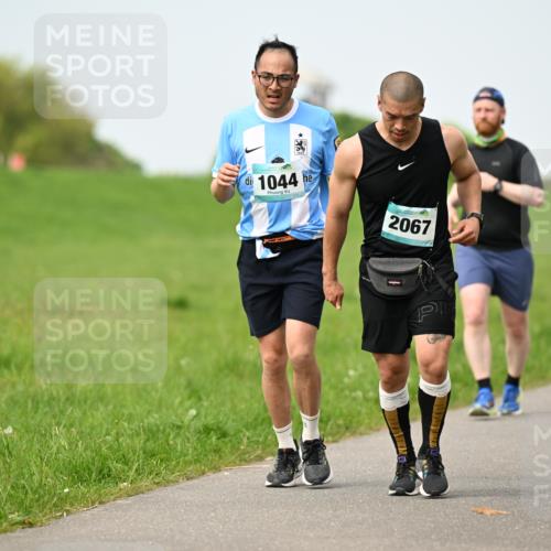 10.05.2026 - 8. Wedeler Halbmarathon Dr. Thomas Lammeyer http://msf.ph/oto/9709028 10.05.2026 12:02:26 Laufen 1044, 2067 meine-sportfotos.de