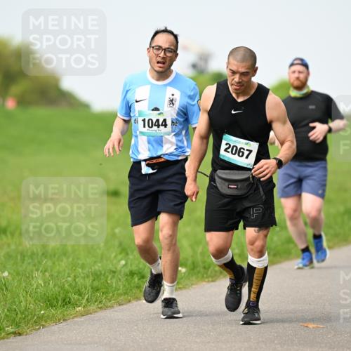 10.05.2026 - 8. Wedeler Halbmarathon Dr. Thomas Lammeyer http://msf.ph/oto/9709043 10.05.2026 12:02:26 Laufen 1044, 2067 meine-sportfotos.de
