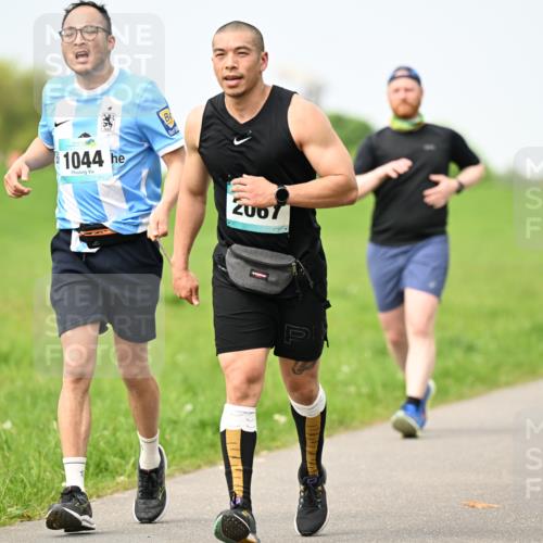 10.05.2026 - 8. Wedeler Halbmarathon Dr. Thomas Lammeyer http://msf.ph/oto/9709051 10.05.2026 12:02:27 Laufen 1044, 2001 meine-sportfotos.de