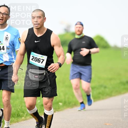 10.05.2026 - 8. Wedeler Halbmarathon Dr. Thomas Lammeyer http://msf.ph/oto/9709053 10.05.2026 12:02:28 Laufen 1044, 2067 meine-sportfotos.de