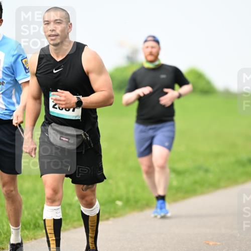 10.05.2026 - 8. Wedeler Halbmarathon Dr. Thomas Lammeyer http://msf.ph/oto/9709062 10.05.2026 12:02:28 Laufen 1044 meine-sportfotos.de