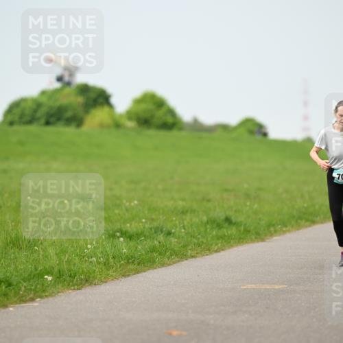 10.05.2026 - 8. Wedeler Halbmarathon Dr. Thomas Lammeyer http://msf.ph/oto/9709076 10.05.2026 12:02:38 Laufen 703 meine-sportfotos.de