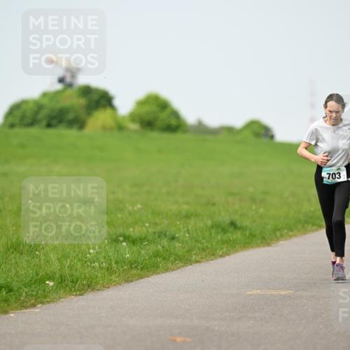 10.05.2026 - 8. Wedeler Halbmarathon Dr. Thomas Lammeyer http://msf.ph/oto/9709087 10.05.2026 12:02:39 Laufen 703 meine-sportfotos.de