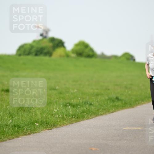 10.05.2026 - 8. Wedeler Halbmarathon Dr. Thomas Lammeyer http://msf.ph/oto/9709091 10.05.2026 12:02:39 Laufen 703 meine-sportfotos.de