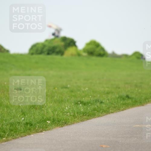 10.05.2026 - 8. Wedeler Halbmarathon Dr. Thomas Lammeyer http://msf.ph/oto/9709093 10.05.2026 12:02:39 Laufen 703 meine-sportfotos.de