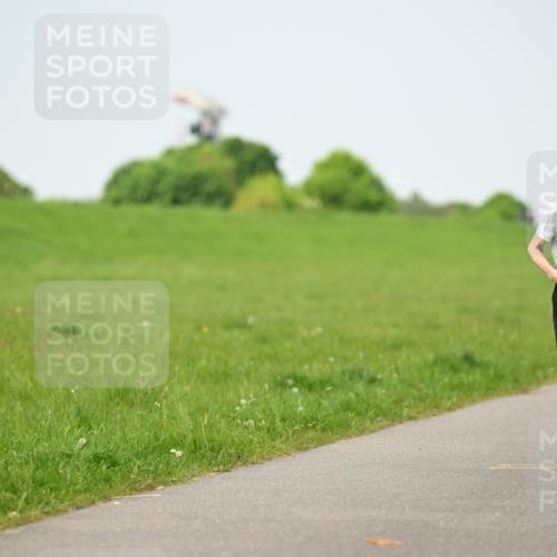 10.05.2026 - 8. Wedeler Halbmarathon Dr. Thomas Lammeyer http://msf.ph/oto/9709101 10.05.2026 12:02:40 Laufen 703 meine-sportfotos.de