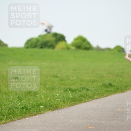 10.05.2026 - 8. Wedeler Halbmarathon Dr. Thomas Lammeyer http://msf.ph/oto/9709104 10.05.2026 12:02:40 Laufen 703 meine-sportfotos.de