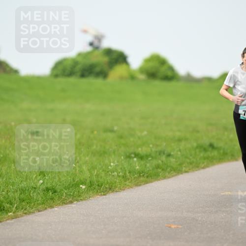 10.05.2026 - 8. Wedeler Halbmarathon Dr. Thomas Lammeyer http://msf.ph/oto/9709112 10.05.2026 12:02:40 Laufen 703 meine-sportfotos.de