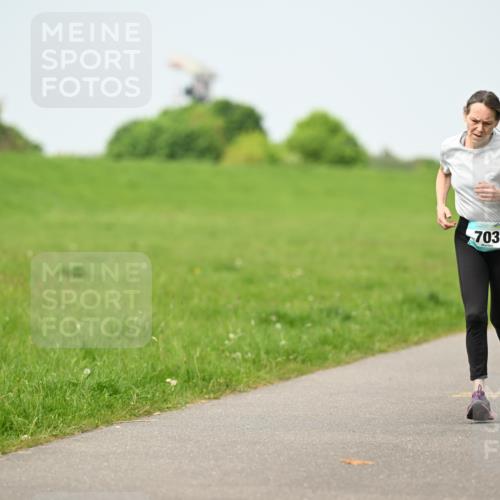 10.05.2026 - 8. Wedeler Halbmarathon Dr. Thomas Lammeyer http://msf.ph/oto/9709120 10.05.2026 12:02:41 Laufen 703 meine-sportfotos.de