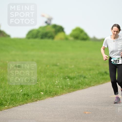 10.05.2026 - 8. Wedeler Halbmarathon Dr. Thomas Lammeyer http://msf.ph/oto/9709122 10.05.2026 12:02:41 Laufen 703 meine-sportfotos.de